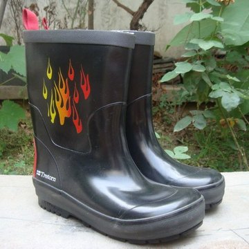 Tretorn 火焰印花童鞋黑色图案雨靴小孩雨鞋平跟胶鞋水鞋方头款