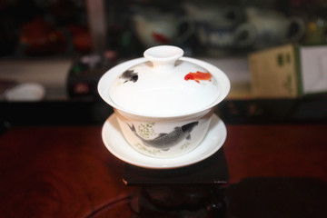 潮州产地直销精美骨瓷釉上彩浮雕红鲤鱼薄胎茶碗4个包邮