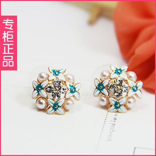 新款花朵珍珠耳钉女时尚韩国可爱耳饰防过敏18K镀金不掉色饰品