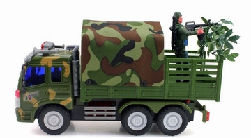 晨禾[耐摔王]惯性军事运输卡车迷彩士兵带枪仿真战争装备儿童玩具