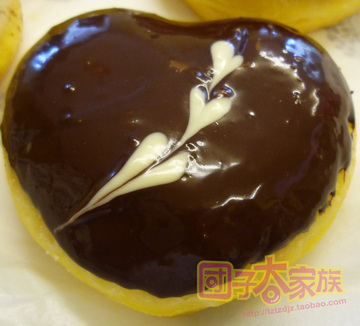 经典甜心 巧克力甜甜圈面包 情人节表达爱心的最佳礼物