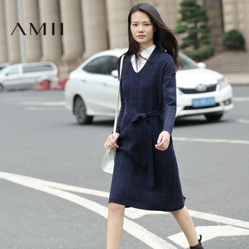 Amii[极简主义]2016秋新V领长袖腰带格纹针织大码连衣裙11681967
