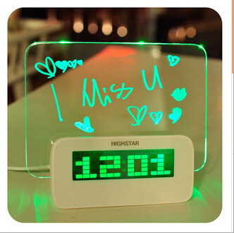 包邮最新款单面塑料留言板时钟创意电子浪漫荧光板闹钟专柜正品