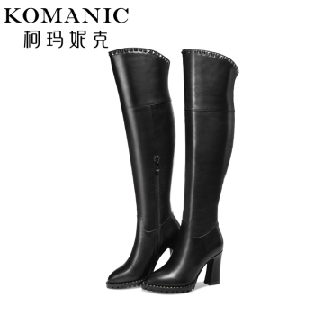 柯玛妮克 冬季时尚防滑女靴 尖头铆钉粗高跟长筒靴