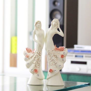 结婚礼物创意少女陶瓷人物摆件订婚新婚礼品现代家居装饰品新款
