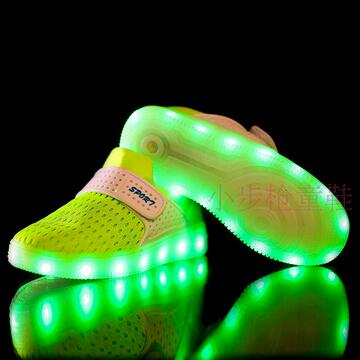 儿童充电发光鞋秋款运动童鞋男童荧光绿网鞋女中大童带亮灯跑步鞋