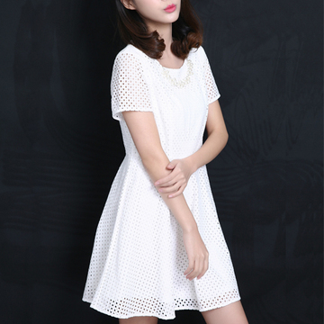 2016夏季新品 白色蕾丝短袖连衣裙镂空百褶A字裙短裙 项链可脱卸